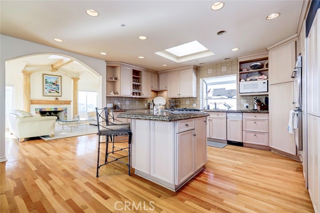 309 3rd Street, Manhattan Beach CA: https://media.crmls.org/medias/eee73e7e-3353-4f9c-b841-56b6d6e0ec6c.jpg