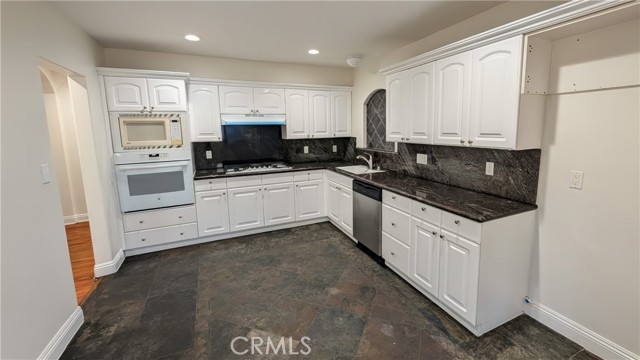 18505 Van Ness Avenue, Torrance CA: https://media.crmls.org/medias/eee750b6-6fef-42c7-8deb-7881d39249db.jpg