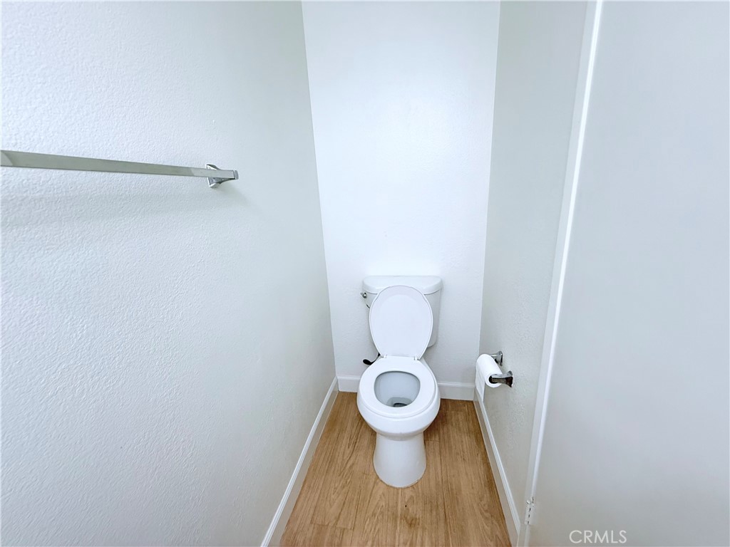 https://media.crmls.org/medias/eee7730c-a02b-45f8-a322-c13ff50b95fb.jpg?preset=X-Large
