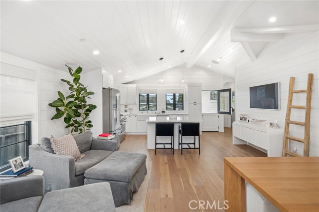 Detail Gallery Image 4 of 18 For 323 Magnolia Dr, Laguna Beach,  CA 92651 - 4 Beds | 3 Baths