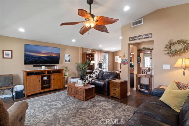 Detail Gallery Image 6 of 33 For 23714 Alliene Ave, Torrance,  CA 90501 - 4 Beds | 2 Baths