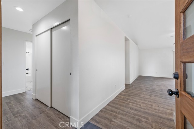 1967 N Ventura Avenue, Farmersville CA: https://media.crmls.org/medias/eee8f4ae-ae33-4ccf-9673-df67a3ab4778.jpg