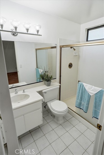 Detail Gallery Image 12 of 17 For 19950 Avenue of the Oaks, Newhall,  CA 91321 - 2 Beds | 2 Baths