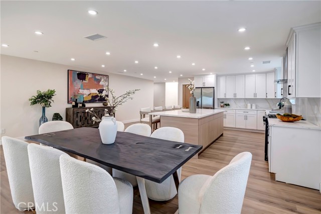 Detail Gallery Image 15 of 41 For 24250 Friar St, Woodland Hills,  CA 91367 - 4 Beds | 4 Baths