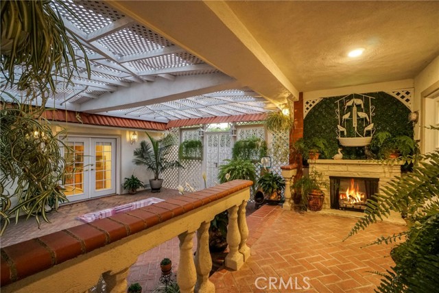 Detail Gallery Image 17 of 59 For 19120 Hartland St, Reseda,  CA 91335 - 5 Beds | 3 Baths