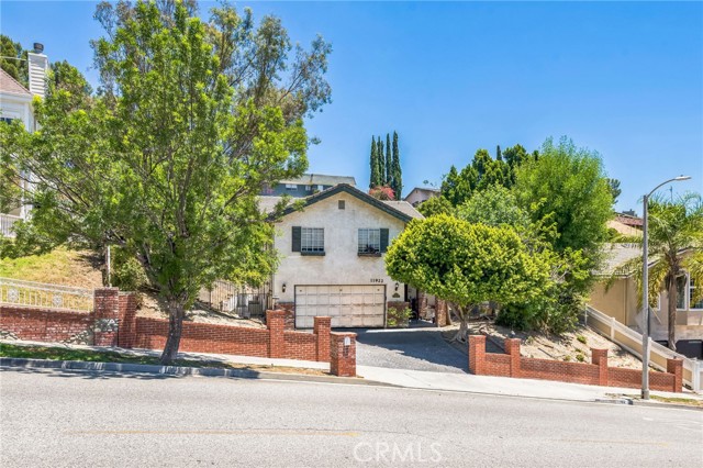Detail Gallery Image 4 of 15 For 11922 Louise Ave, Granada Hills,  CA 91344 - 4 Beds | 3 Baths
