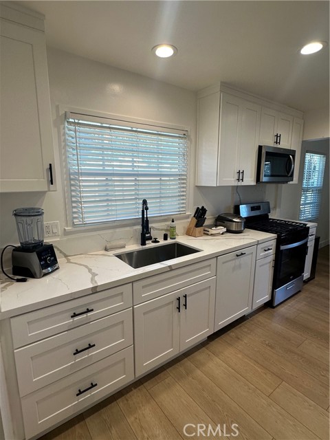 2303 Amherst Avenue, Los Angeles CA: https://media.crmls.org/medias/eeeaa0f2-5a16-4f50-b7e4-29979e837e77.jpg