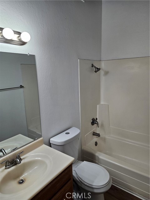 219 Oswego Avenue, Huntington Beach CA: https://media.crmls.org/medias/eeeacc48-46b8-401d-8d8f-87b80ba506d0.jpg