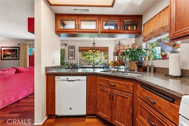 Detail Gallery Image 17 of 56 For 19852 Pandy Ct, Canyon Country,  CA 91351 - 3 Beds | 2/1 Baths