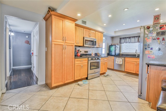 Detail Gallery Image 5 of 42 For 14212 Whiterock, La Mirada,  CA 90638 - 3 Beds | 2 Baths