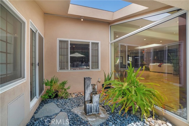 4532 Del Moreno Drive, Woodland Hills CA: https://media.crmls.org/medias/eeed9629-8765-4b62-91d9-6c5c187c6bc5.jpg