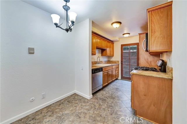 Detail Gallery Image 5 of 15 For 21219 Roscoe Blvd. #111,  Canoga Park,  CA 91304 - 1 Beds | 1 Baths