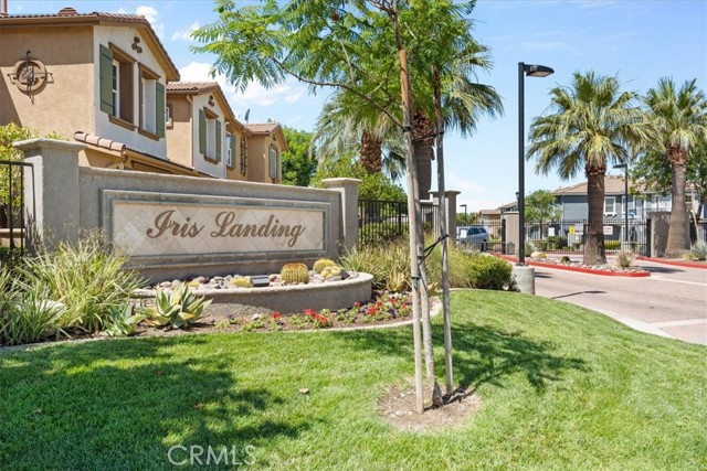 Detail Gallery Image 3 of 33 For 26327 Iris Ave #C,  Moreno Valley,  CA 92555 - 2 Beds | 2/1 Baths