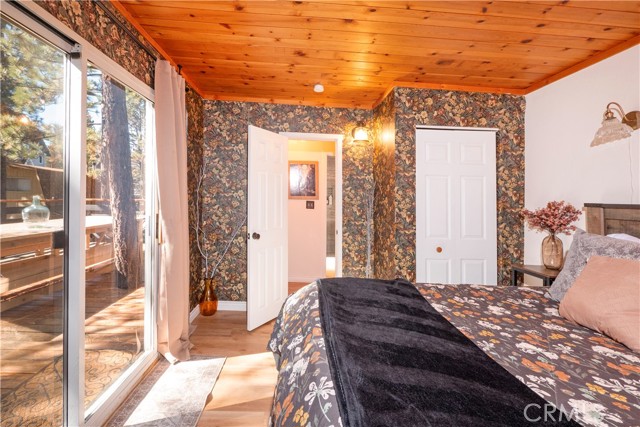 Detail Gallery Image 22 of 46 For 108 E Rainbow Bld, Big Bear City,  CA 92314 - 4 Beds | 1/1 Baths