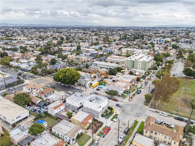 Detail Gallery Image 39 of 42 For 6919 S Menlo, Los Angeles,  CA 90044 - 4 Beds | 4/1 Baths