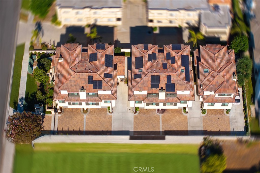 https://media.crmls.org/medias/eeee2723-1c29-4cc4-bf94-2cefe1f1bc7b.jpg?preset=X-Large