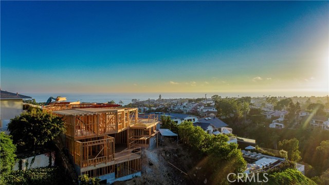 Detail Gallery Image 9 of 11 For 408 Mendoza, Corona Del Mar,  CA 92625 - 4 Beds | 4/2 Baths