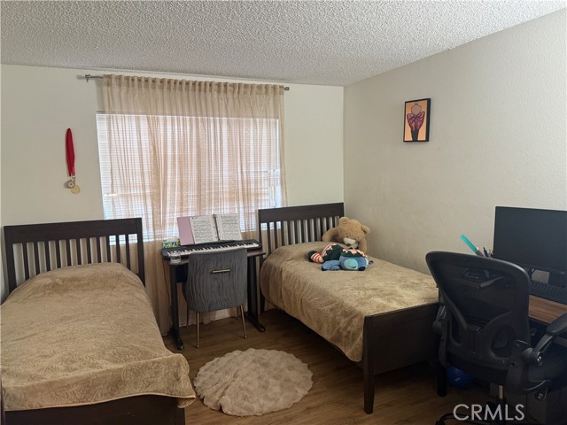 219 E Maple Street, Glendale CA: https://media.crmls.org/medias/eeeff5f4-3775-4e8c-a117-ec1997d8988e.jpg