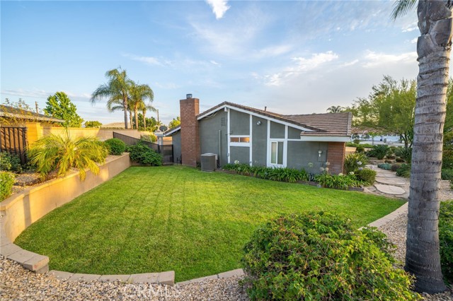 2120 Capuchin Way, Claremont CA: https://media.crmls.org/medias/eef0ffff-9c4d-495b-a084-4993d90e0e04.jpg