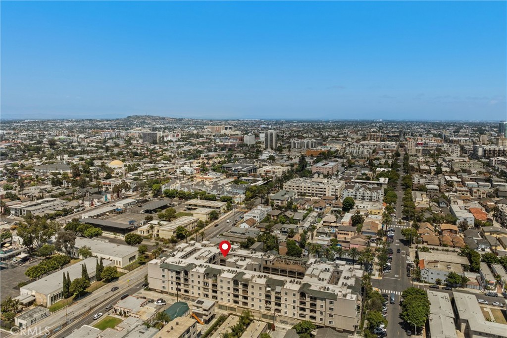 https://media.crmls.org/medias/eef1e402-ef9b-4152-8a1a-4464626ed3b7.jpg?preset=X-Large