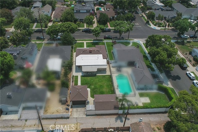 2219 W Clark Avenue, Burbank CA: https://media.crmls.org/medias/eef2052d-aa6a-4162-b382-2da87e72a78f.jpg