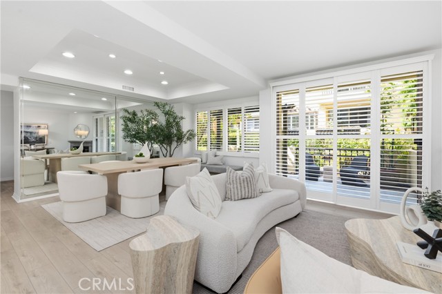 Detail Gallery Image 4 of 27 For 909 Muirfield, Newport Beach,  CA 92660 - 2 Beds | 2/1 Baths