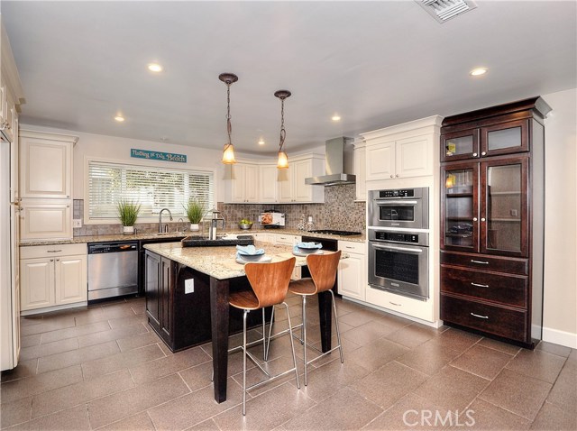 217 Vista Del Parque, Redondo Beach, California 90277, 4 Bedrooms Bedrooms, ,2 BathroomsBathrooms,Residential,Sold,Vista Del Parque,PV17010276