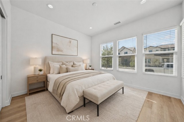 Detail Gallery Image 33 of 56 For 17715 Hillside, Canyon Country,  CA 91350 - 4 Beds | 4 Baths