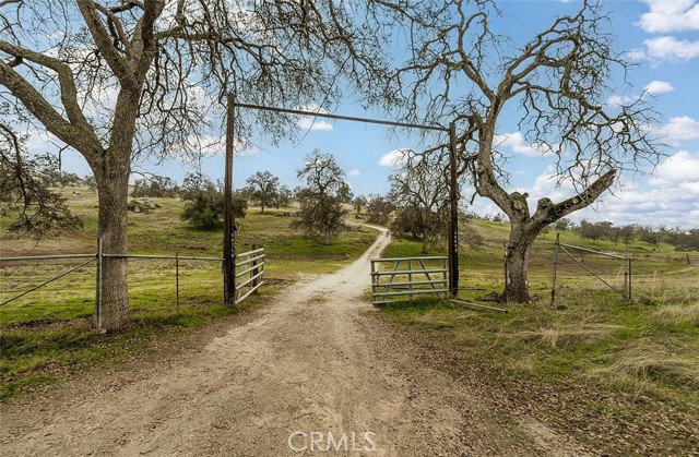 Detail Gallery Image 2 of 64 For 40696 Oakwood Rd, Madera,  CA 93636 - 6 Beds | 4 Baths