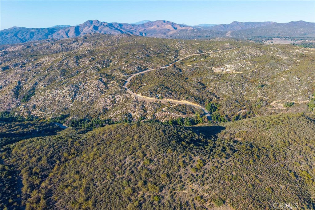 https://media.crmls.org/medias/eef4c183-1813-4a95-9e6b-38dfad3fd831.jpg?preset=X-Large