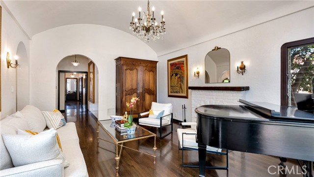 Detail Gallery Image 13 of 69 For 2042 N Ross St, Santa Ana,  CA 92706 - 3 Beds | 2/1 Baths