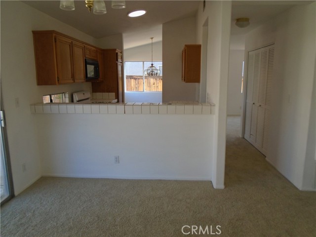 3407 Amber Street, Rosamond CA: https://media.crmls.org/medias/eef5c760-37ab-4209-9996-c9610dced34e.jpg