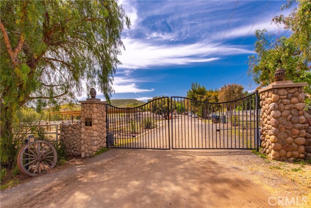 30505 Sloan Canyon Road, Castaic CA: https://media.crmls.org/medias/eef5d173-2190-4107-8bdc-062044ffe544.jpg