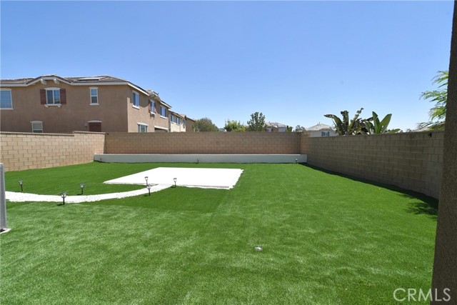 8011 Sea Salt Avenue, Fontana CA: https://media.crmls.org/medias/eef5d41b-7f1e-4a95-aad9-1e678b742f24.jpg