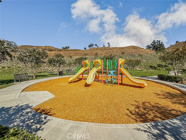 26707 Lexington Lane, Saugus CA: https://media.crmls.org/medias/eef6af8f-85aa-4908-bc91-4590eae4578b.jpg