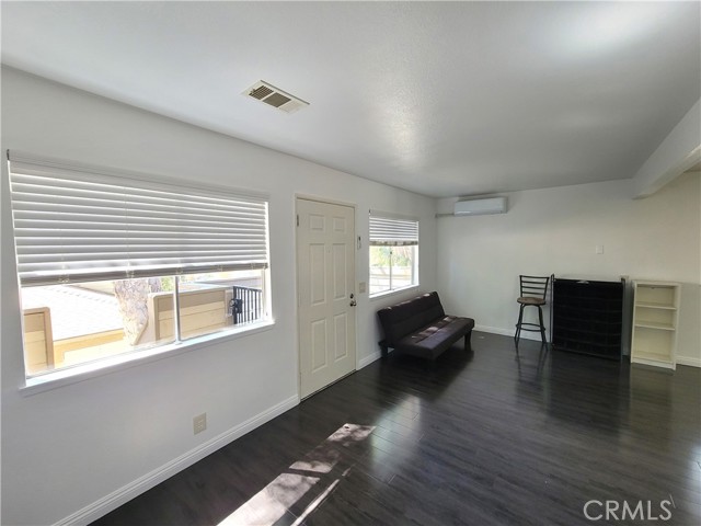 4569 Alamo Street, Simi Valley CA: https://media.crmls.org/medias/eef6de04-1bd0-4d8b-ac6b-f32afbf2de0d.jpg