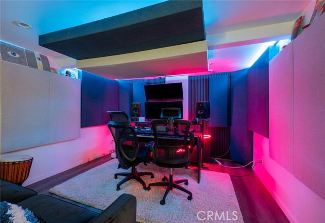 6436 Day Street, Tujunga CA: https://media.crmls.org/medias/eef6e06e-9e67-46e9-9b7c-536a822290d3.jpg