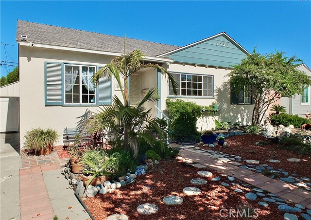 4306 Hackett Avenue, Lakewood CA: https://media.crmls.org/medias/eef7117d-e9a8-45db-bc20-a9107c79bd74.jpg