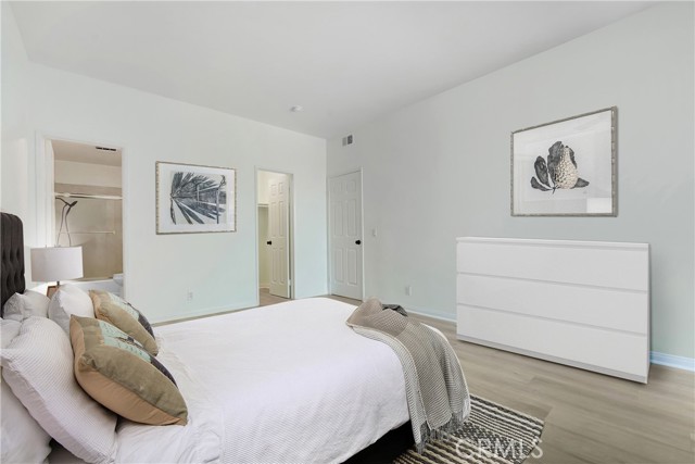 10861 Moorpark Street, North Hollywood CA: https://media.crmls.org/medias/eef73969-2427-4873-9420-c6241c97f2ac.jpg