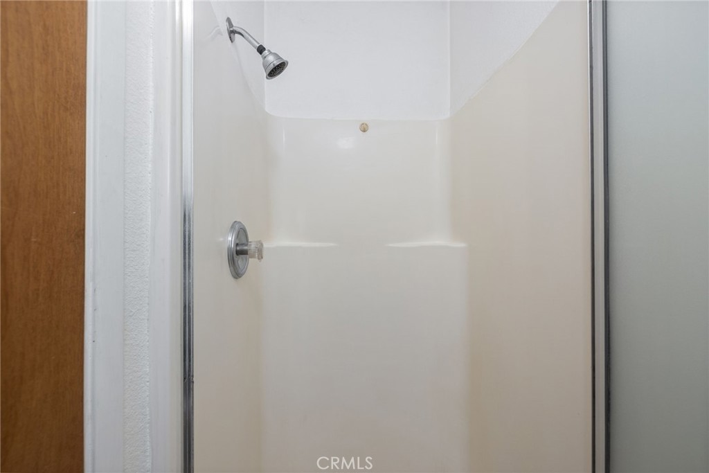 https://media.crmls.org/medias/eef747fb-7a8f-459b-8c73-b7cead29eee1.jpg?preset=X-Large