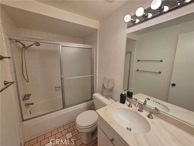 Detail Gallery Image 15 of 27 For 13963 Riverside, Sherman Oaks,  CA 91423 - 2 Beds | 2/1 Baths