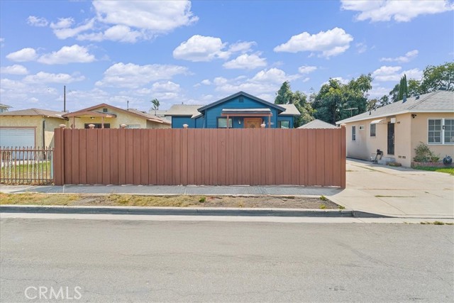 Detail Gallery Image 3 of 27 For 4026 Josephine St, Lynwood,  CA 90262 - 3 Beds | 1 Baths