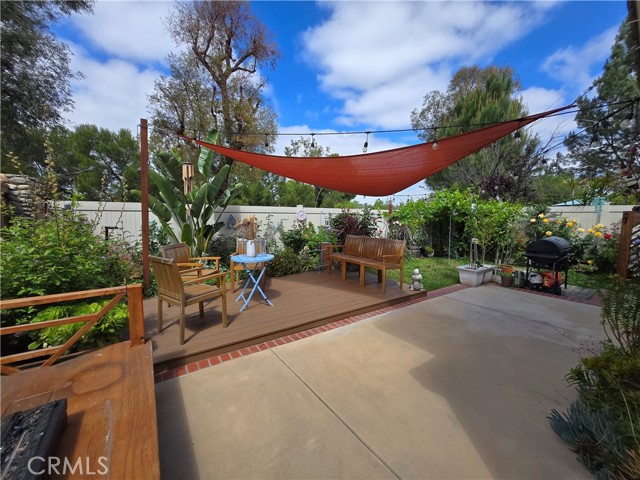 5 Carriage Hill Lane, Laguna Hills CA: https://media.crmls.org/medias/eef7965d-1028-4544-9316-18b5343c4a60.jpg