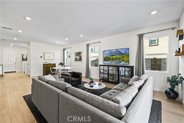 27774 Marquee Drive, Valencia CA: https://media.crmls.org/medias/eef7a609-1721-40e0-81f0-48516445a336.jpg