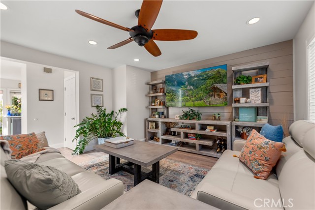 Detail Gallery Image 9 of 32 For 430 Carriage Dr #F,  Santa Ana,  CA 92707 - 3 Beds | 1/1 Baths