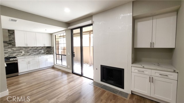 Detail Gallery Image 6 of 33 For 580 N Brea Bld #31,  Brea,  CA 92821 - 2 Beds | 2 Baths