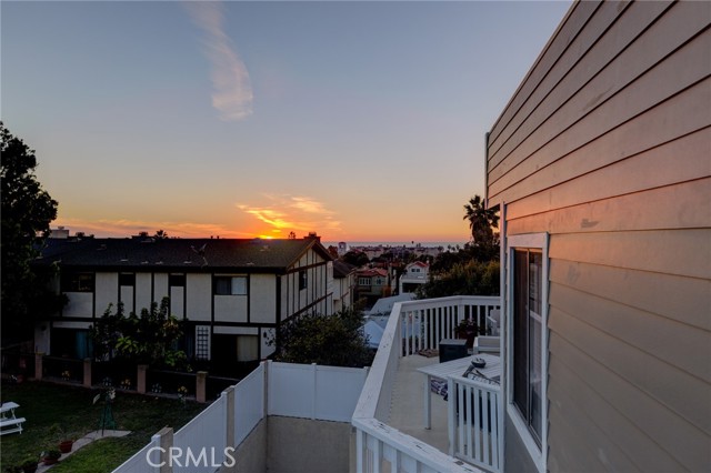 217 Helberta Avenue, Redondo Beach, California 90277, 3 Bedrooms Bedrooms, ,2 BathroomsBathrooms,Residential,Sold,Helberta,SB22239284