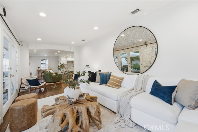Detail Gallery Image 12 of 35 For 5232 Woodman Ave, Sherman Oaks,  CA 91401 - 3 Beds | 2 Baths