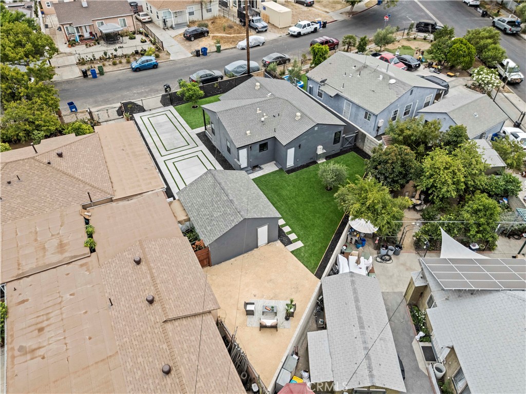 https://media.crmls.org/medias/eef905e5-52fa-4bbe-a358-027b35854a20.jpg?preset=X-Large