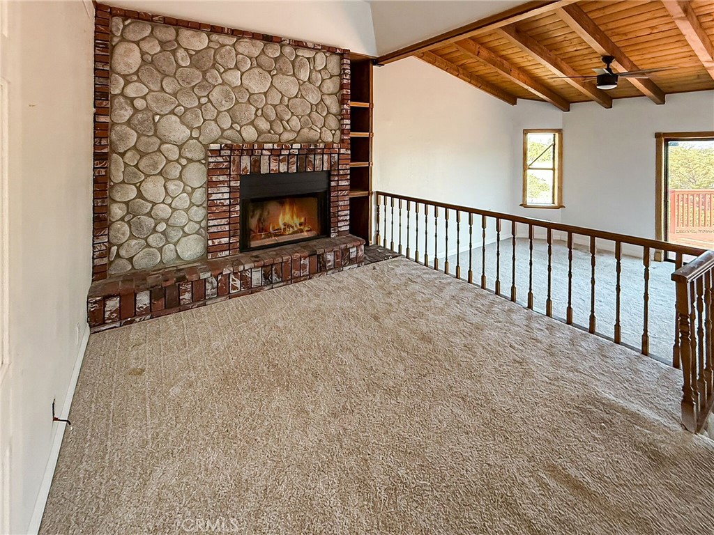 https://media.crmls.org/medias/eef942d0-861e-466a-becf-8787def2ce73.jpg?preset=X-Large